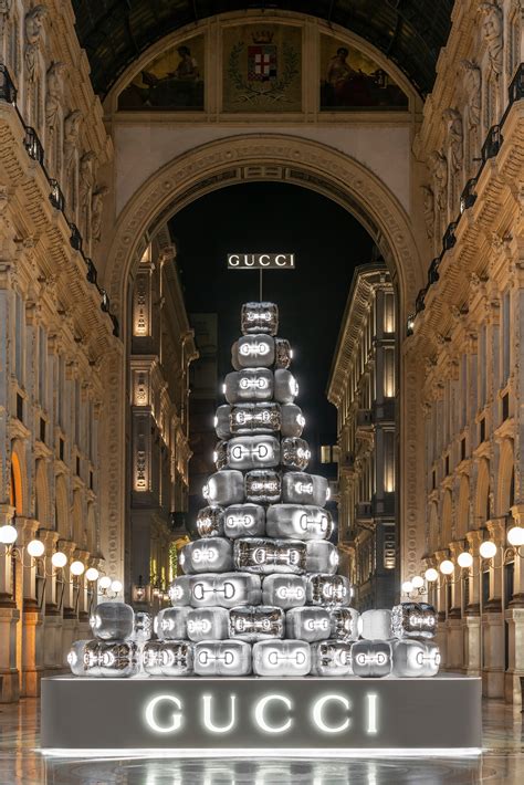 dior christmas tree milan|Dior's New Documentary, Ralph Lauren in India, Gucci's Holiday .